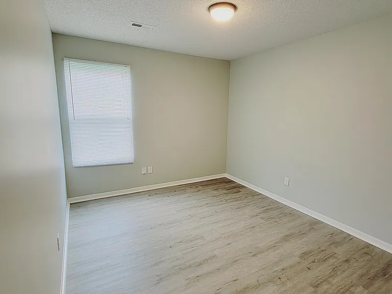 1318 N Curtis Ct — Photo 9