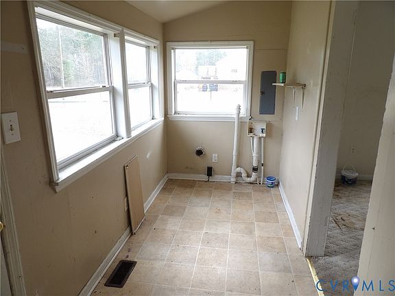 5th image of 4221 River Rd