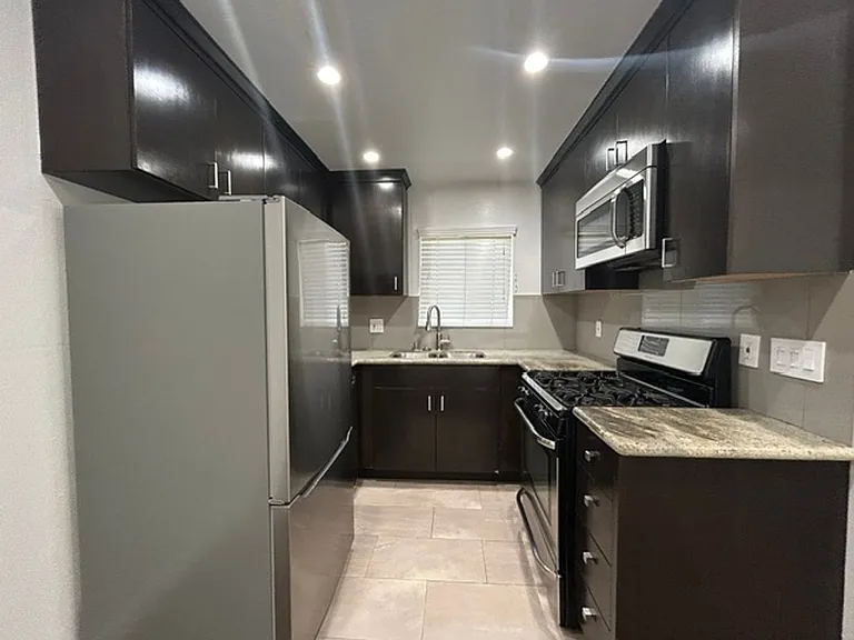 6337 Primrose Ave — Photo 8