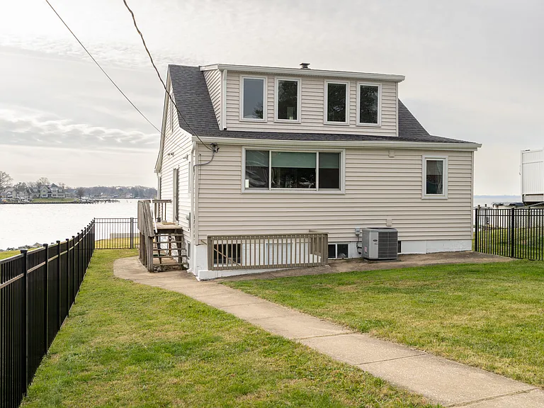 7609 Iroquois Ave — Photo 1