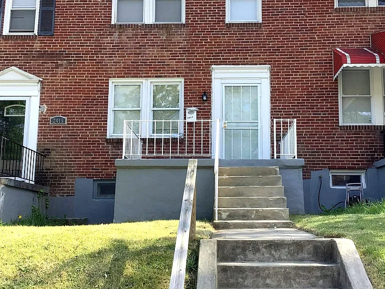 2417 W Cold Spring Ln — Photo 1