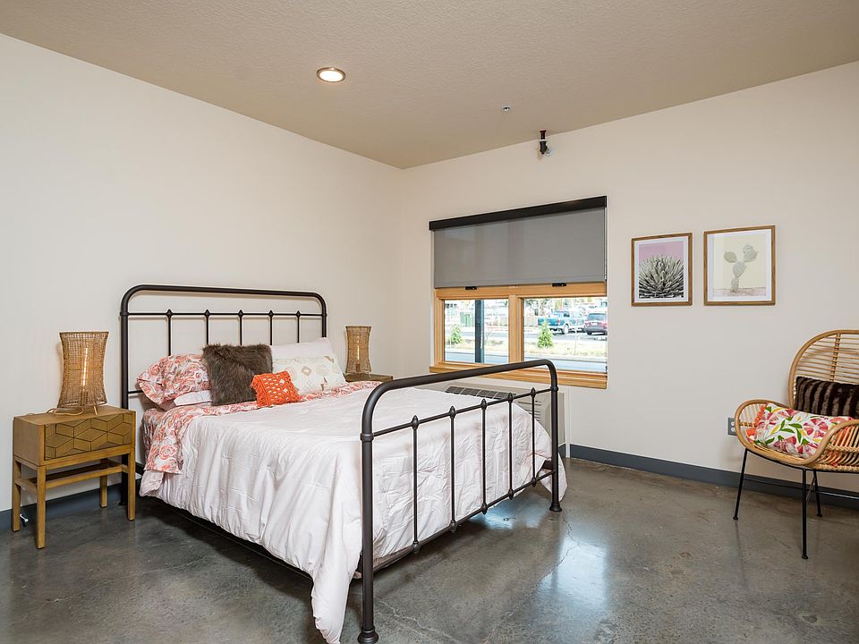 Sunshine Portland ; Three Bedroom First Bedroom
