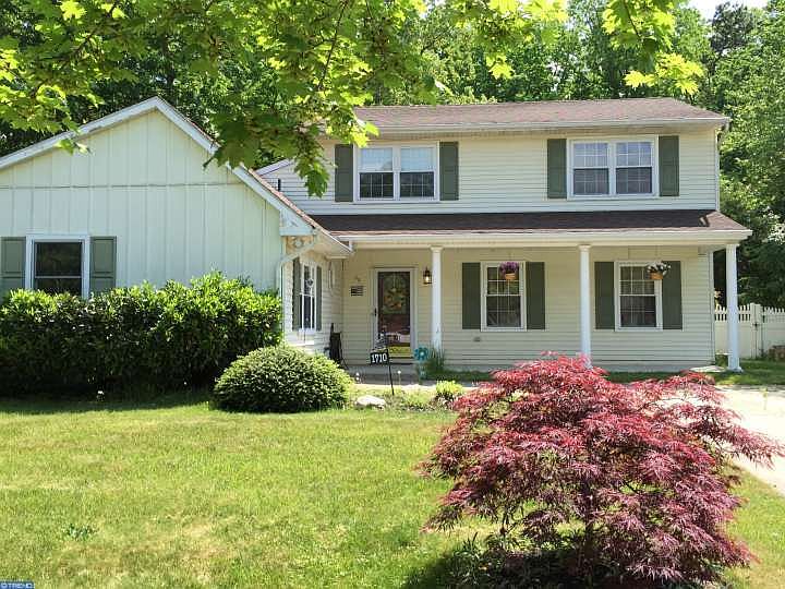 1st image of 1710 Briarwood Dr