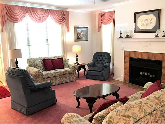 3rd image of 901 Wood Hill Dr