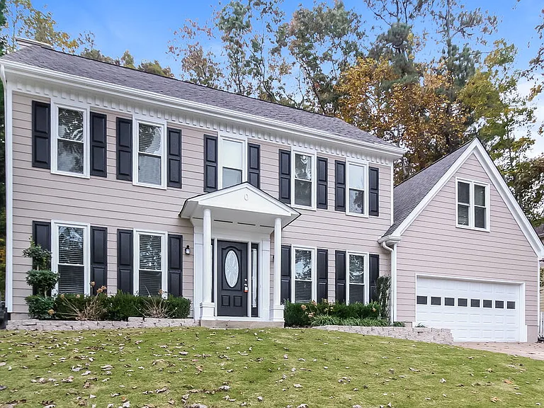 2570 Broadmoor Ct — Photo 4