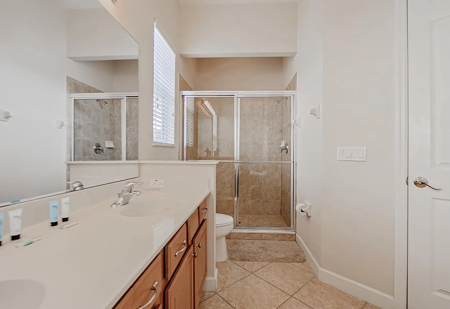 4 bed, 4.0 bath, 2700 sqft, $1,473 — Photo 3