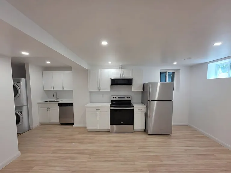 211 Cochrane Rd #BASEMENT — Photo 4