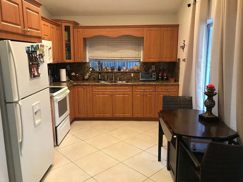 NW 77th Pl, Hialeah — Photo 4