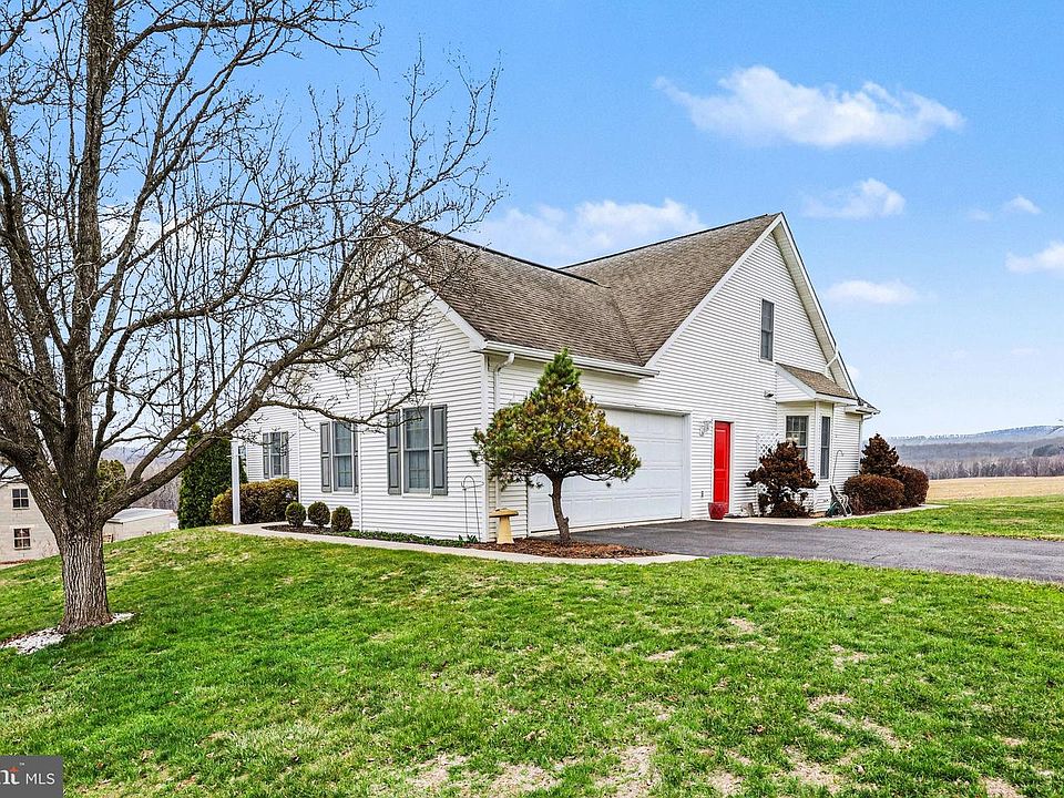 1st image of 400 Locust St