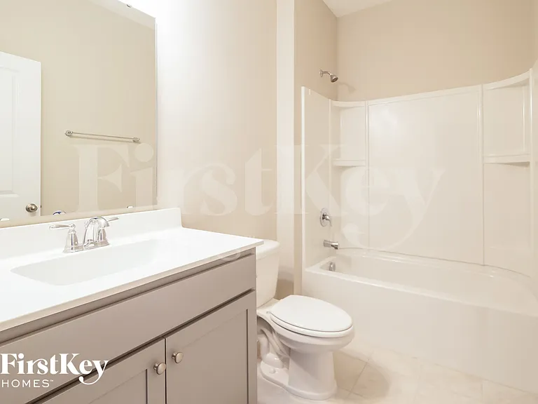 169 Greenwich Dr — Photo 13
