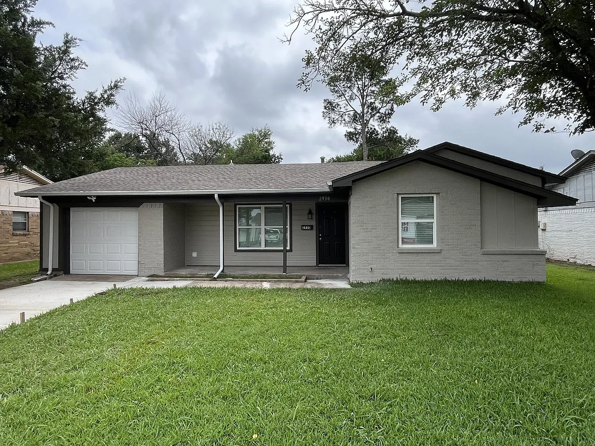 Building Photo - 2930 Gardenia Dr