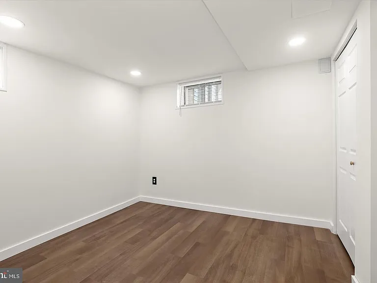 517 Winters Ln — Photo 31