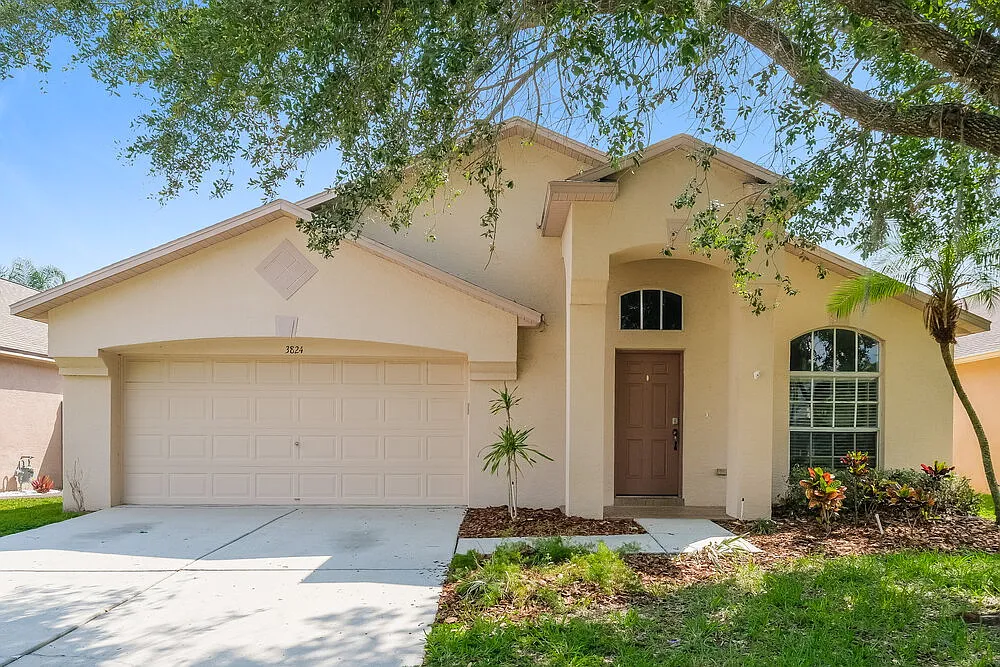 3 bed, 2.0 bath, 1440 sqft, $2,200 — Photo 1