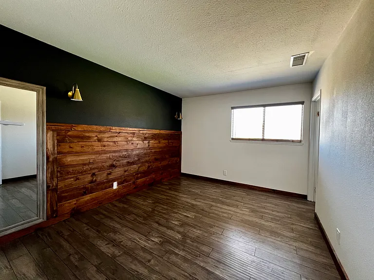 604 Hudspeth St — Photo 13