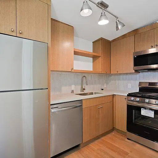 238 1/2 S Spalding Dr #238-1/2 — Photo 3