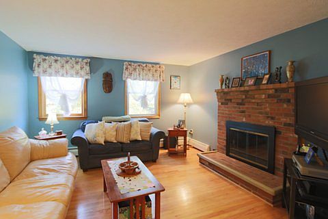 3rd image of 21 Holstein Ave