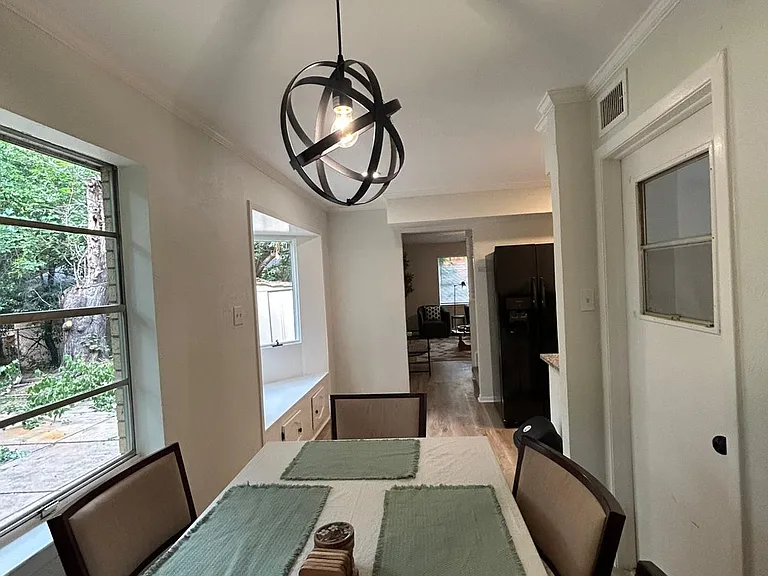 2509 White Oak Ln — Photo 2