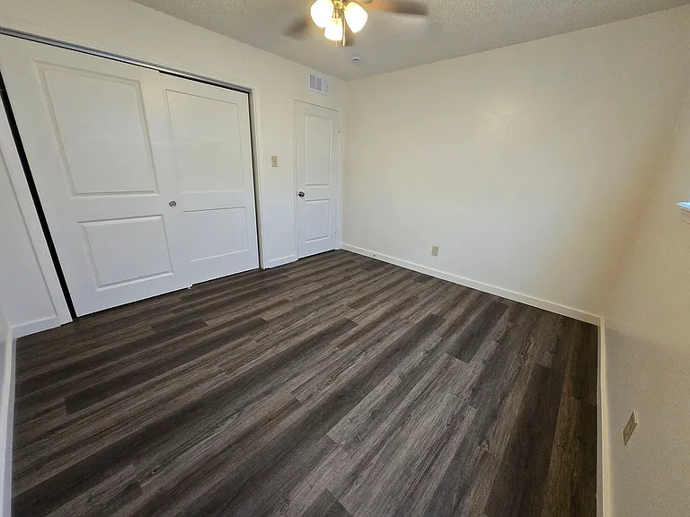 407 W Tilden St — Photo 48