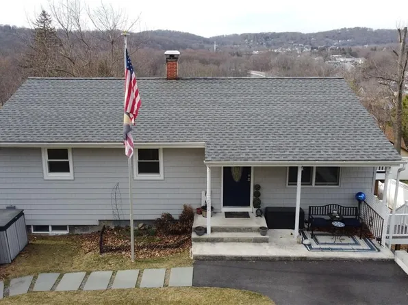 849 Warren Avenue, Thornwood, NY 10594