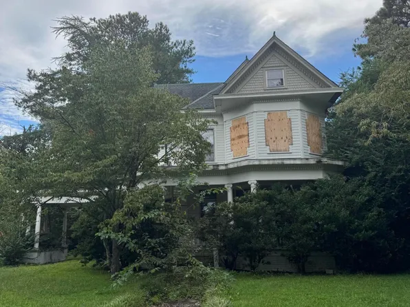 103 W Burnette Ave, Enfield, NC 27823