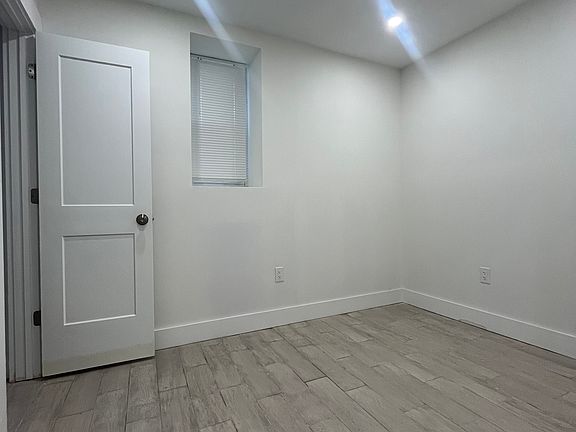 4th image of 910 E 226th St #1