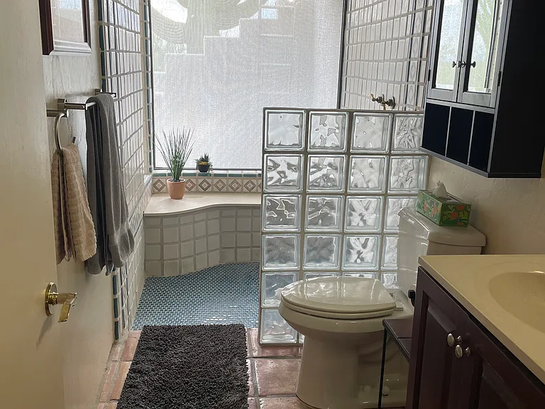 205 E River Rd — Photo 3
