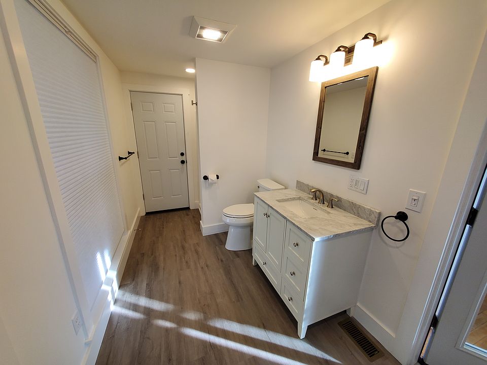 1st floor 3/4 bath