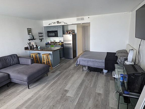 3rd image of 555 NE 15th St APT 409