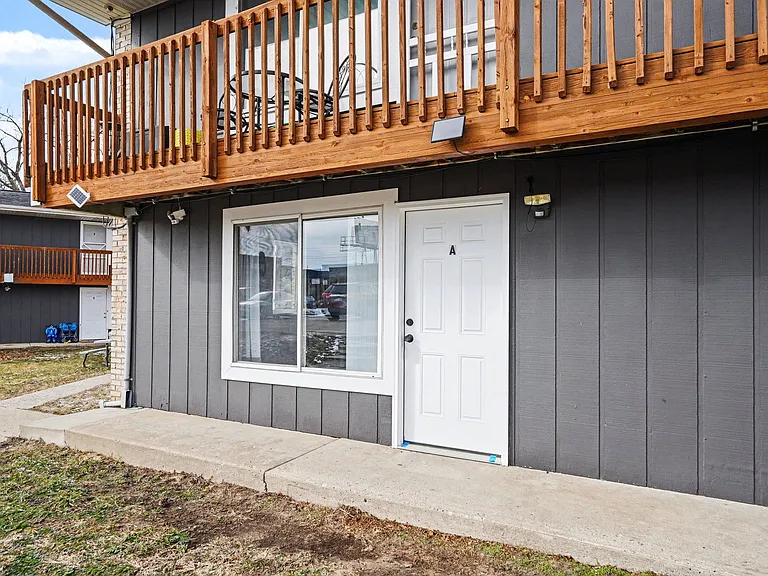 2721 Madelyn Dr SW — Photo 2
