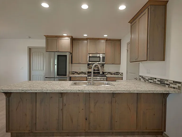 709 E Avenue K — Photo 20