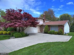 1437 Mendelssohn Dr, Westlake, OH