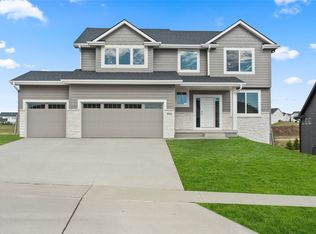 895 Hamilton Rd, Waukee, IA 50263