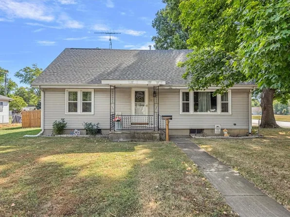 514 S Walnut St, Pana, IL 62557