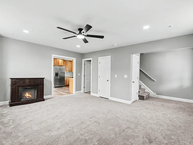 20 Walnut St — Photo 2