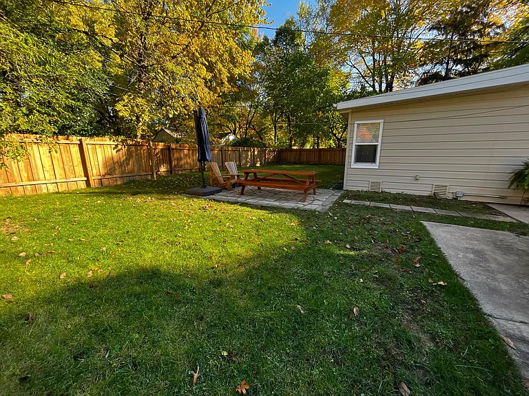 South Ln — Photo 30