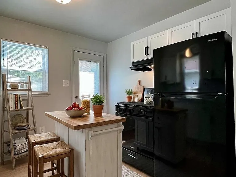 20340 E Eight Mile Rd — Photo 3