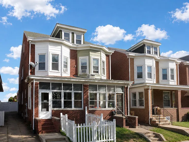 220 Virginia Ave — Photo 1