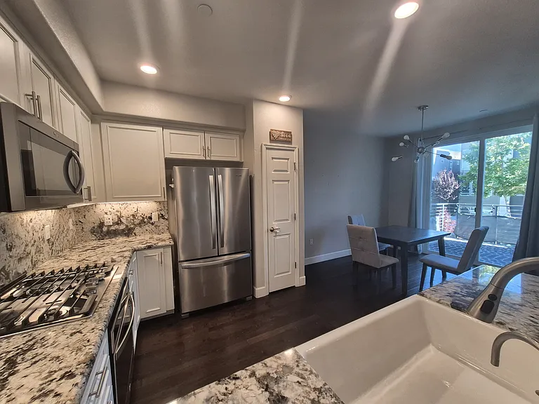 111 Llano De Los Robles Ave #7 — Photo 16
