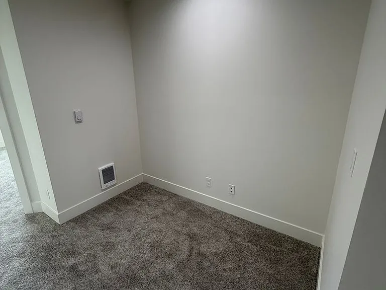 300 Seven Oaks Ln — Photo 31