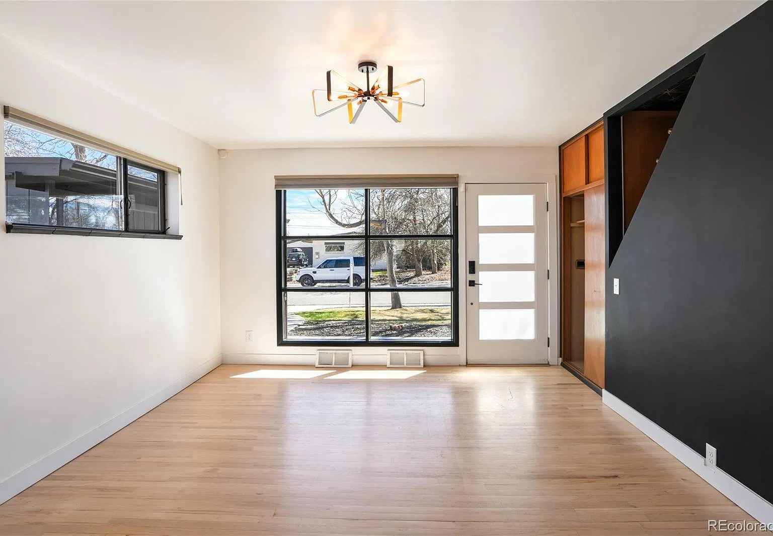 5 bed, 3.0 bath, 1950 sqft, $3,900 — Photo 3