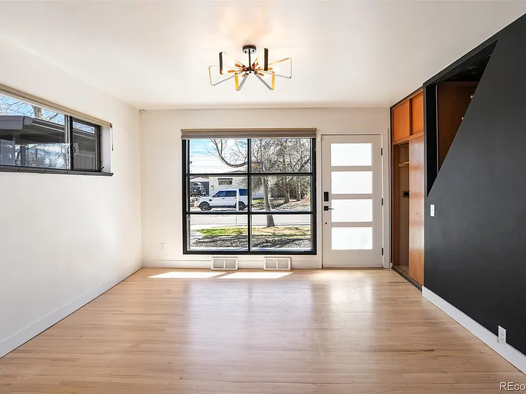 9309 Highland Pl — Photo 3
