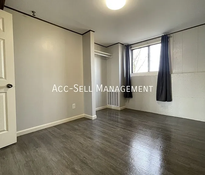 5233 Rich St — Photo 12
