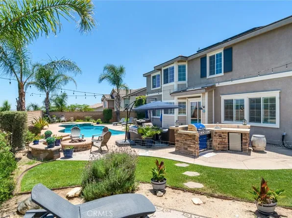 4765 Falconview Ct, Fontana, CA 92336