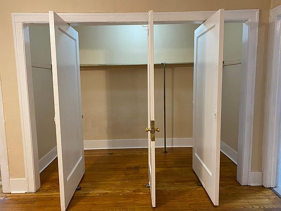 4th image of 7235 S Phillips Ave #1W