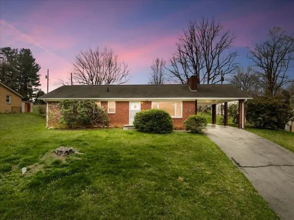 1513 Overton Dr, Pulaski, VA 24301