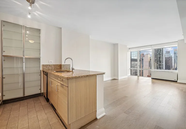 125 W 31st St #17B — Photo 1