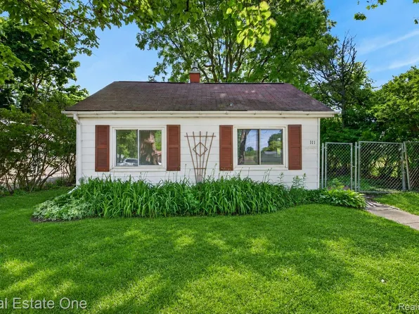 111 S Atwater St, Durand, MI 48429