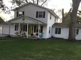 921 N 3rd St, Riverton, IL 62561