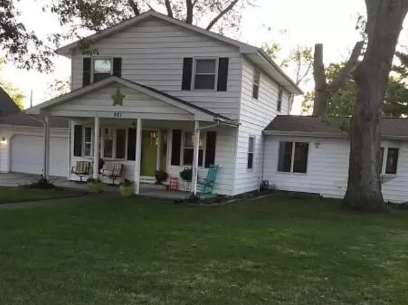 921 N 3rd St, Riverton, IL 62561