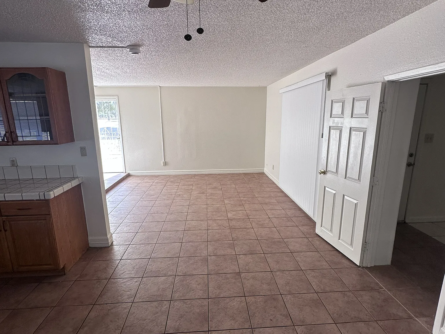 5 bed, 1816 sqft, $2,650 — Photo 4
